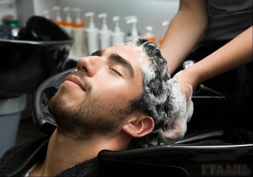 Чоловіча стрижка у салоні краси Грааль