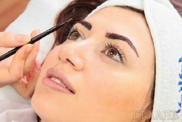 Окрашивание бровей краской в салоне Грааль.