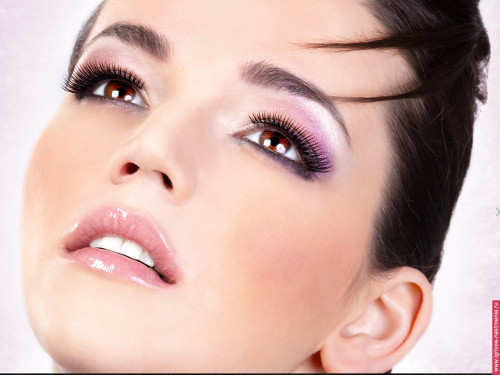 Eyelash tinting at the Grail salon