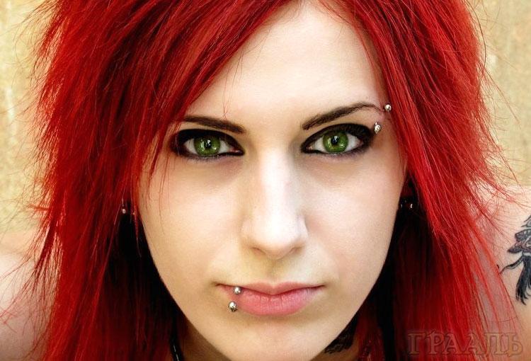 Eyebrow piercing in the beauty salon "GRAIL"