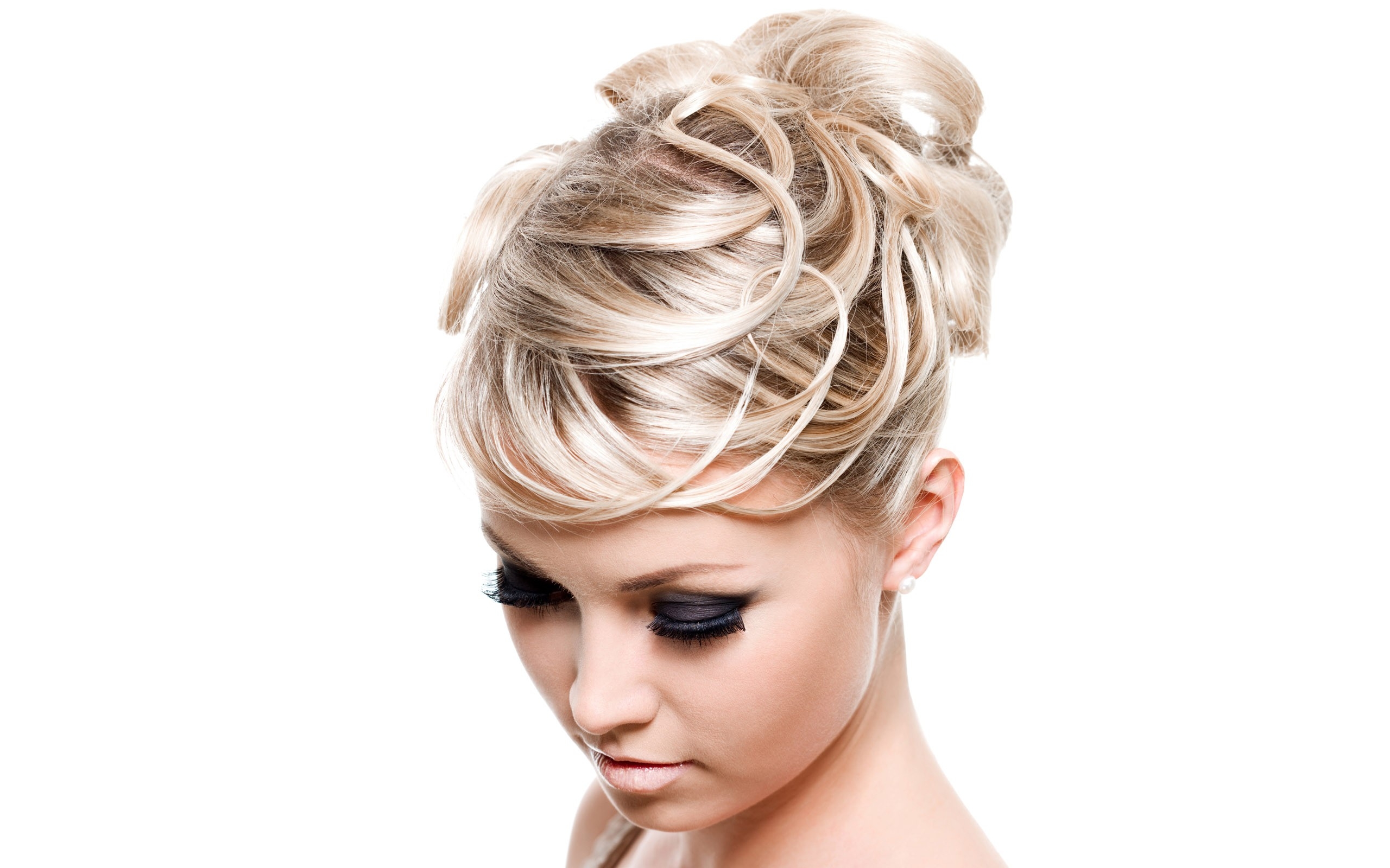 Вечерняя прическа в салоне красоты «ГРААЛЬ»